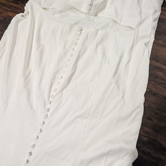 Elegant Off-Shoulder White Dress - Picture 10 of 10